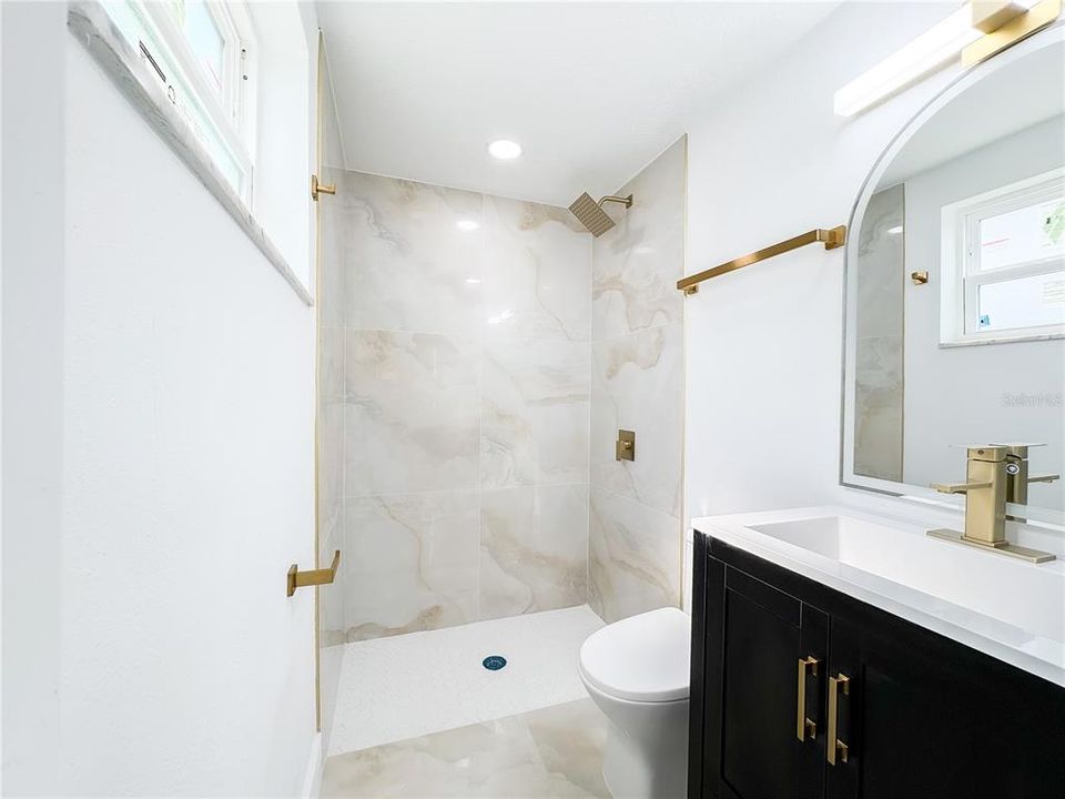 Activo con contrato: $290,000 (3 camas, 2 baños, 1200 Pies cuadrados)