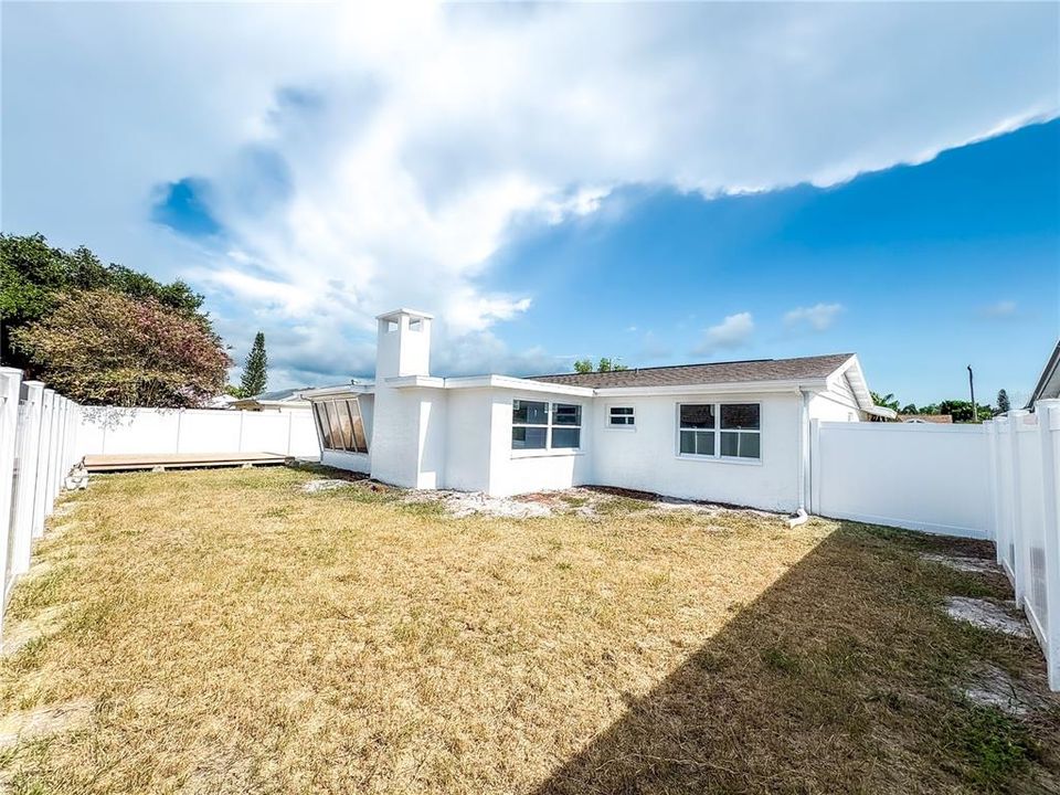 Activo con contrato: $290,000 (3 camas, 2 baños, 1200 Pies cuadrados)