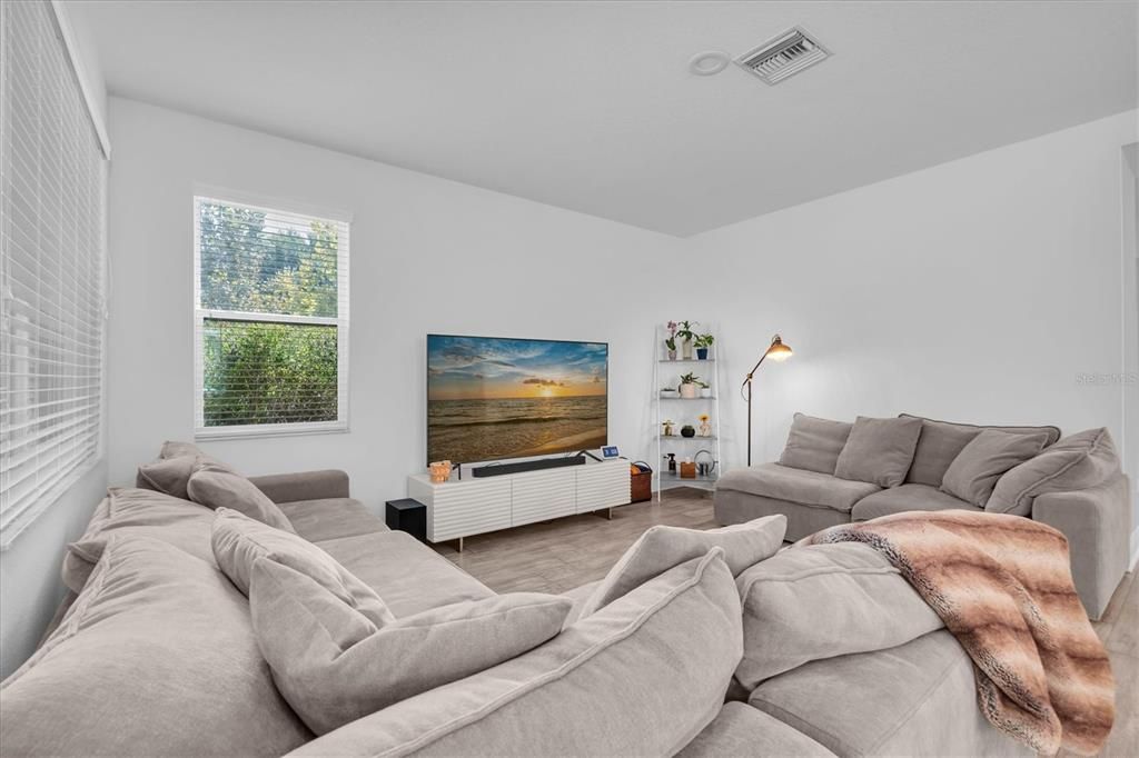 For Sale: $565,000 (3 beds, 2 baths, 2502 Square Feet)