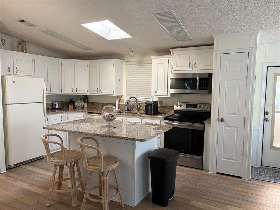 For Sale: $185,000 (2 beds, 2 baths, 1560 Square Feet)