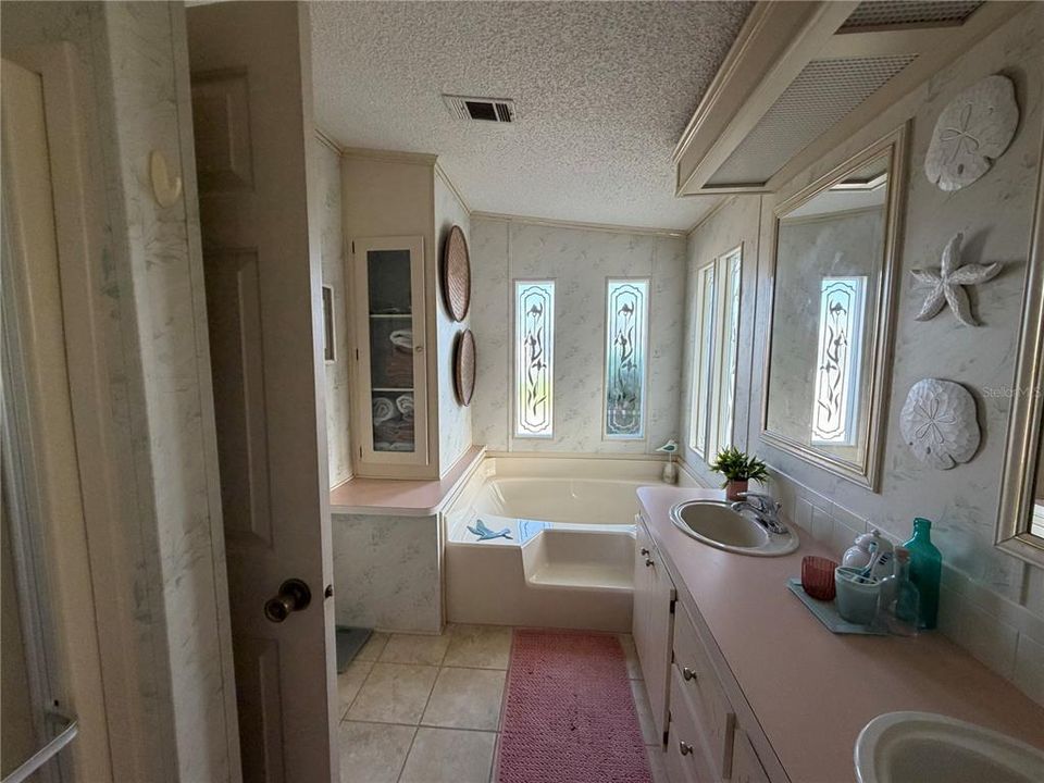 For Sale: $185,000 (2 beds, 2 baths, 1560 Square Feet)