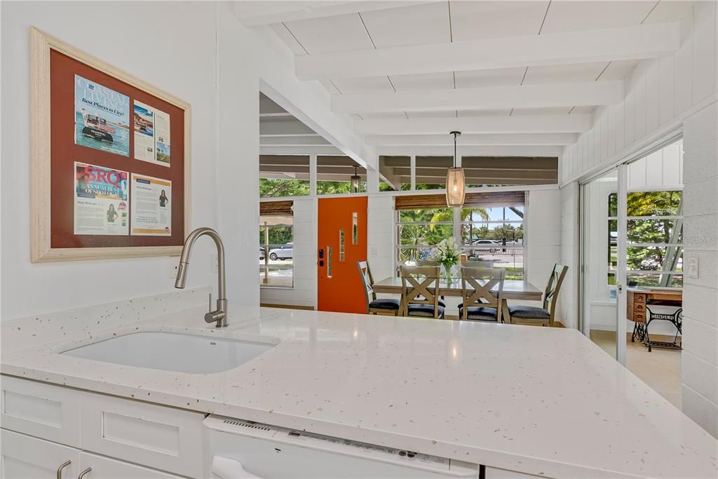 For Rent: $2,350 (2 beds, 1 baths, 1224 Square Feet)