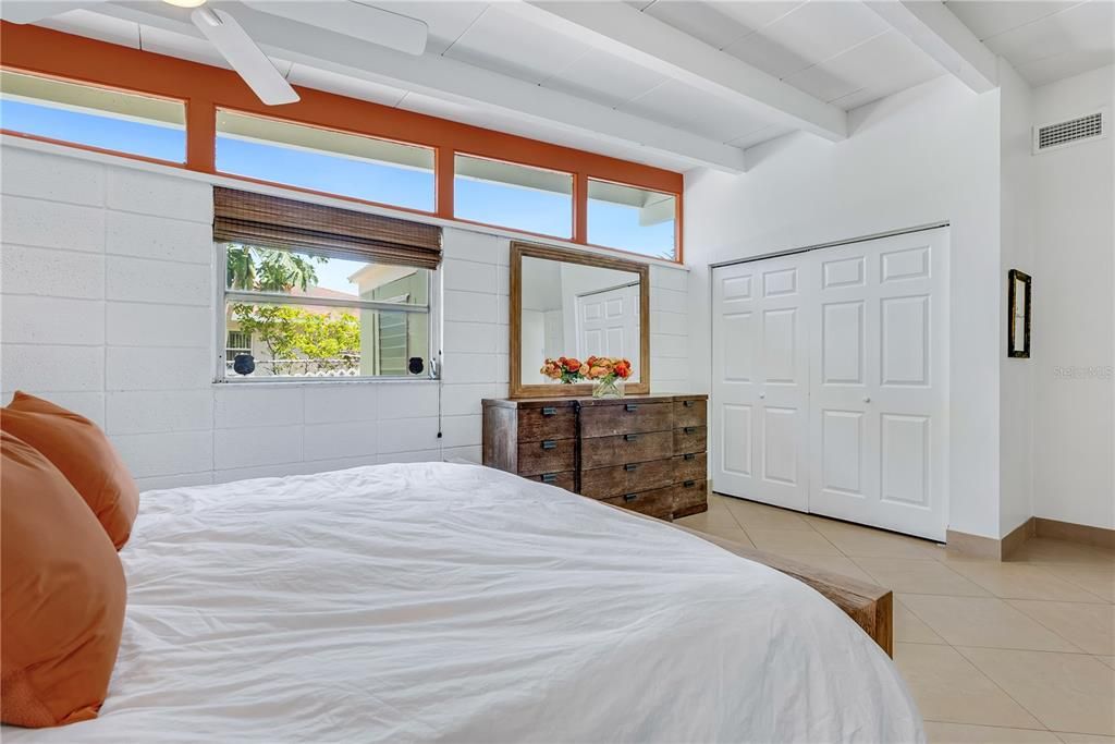 For Rent: $2,350 (2 beds, 1 baths, 1224 Square Feet)