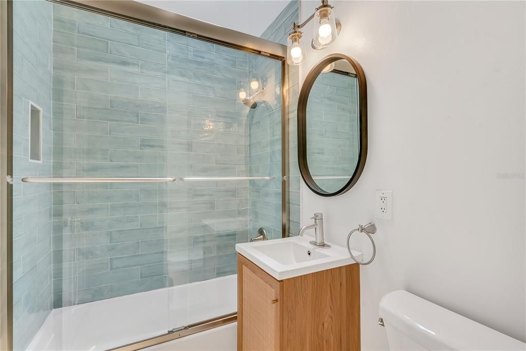 For Rent: $2,350 (2 beds, 1 baths, 1224 Square Feet)