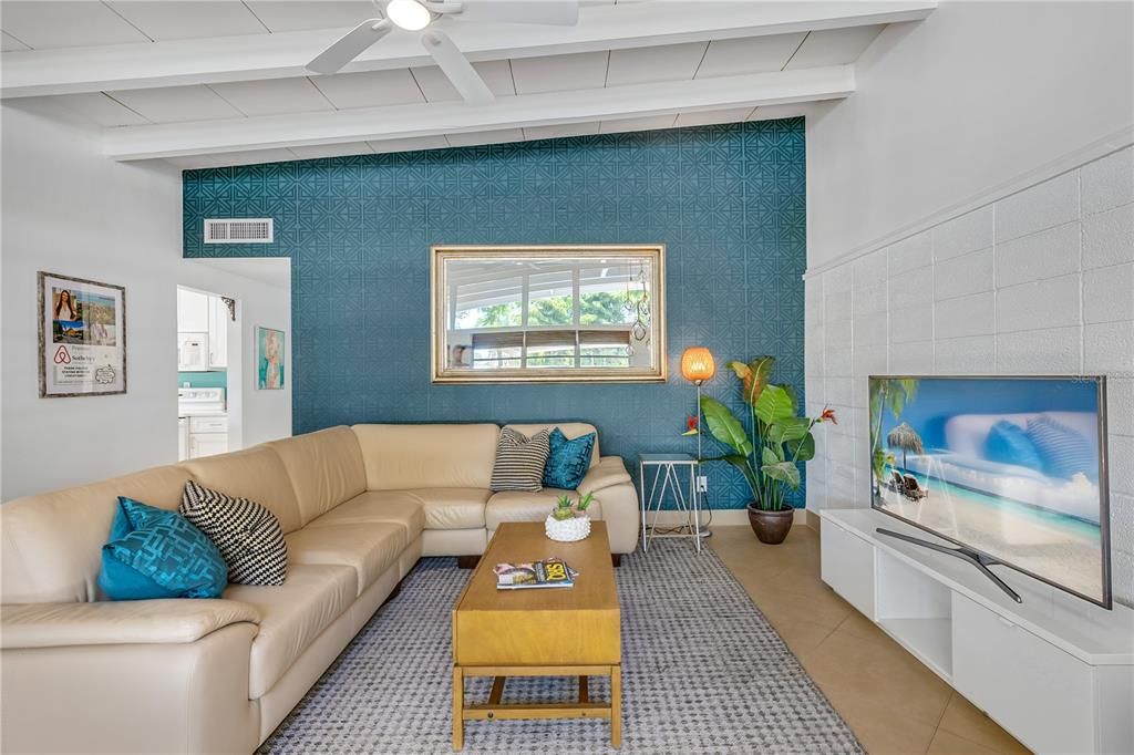 For Rent: $2,350 (2 beds, 1 baths, 1224 Square Feet)