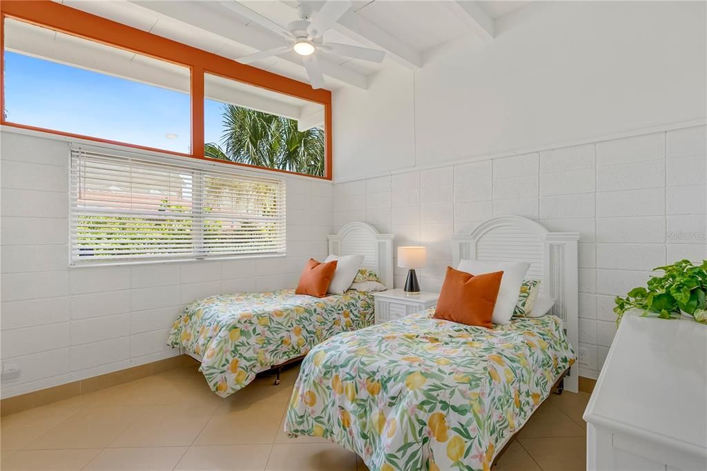 For Rent: $2,350 (2 beds, 1 baths, 1224 Square Feet)