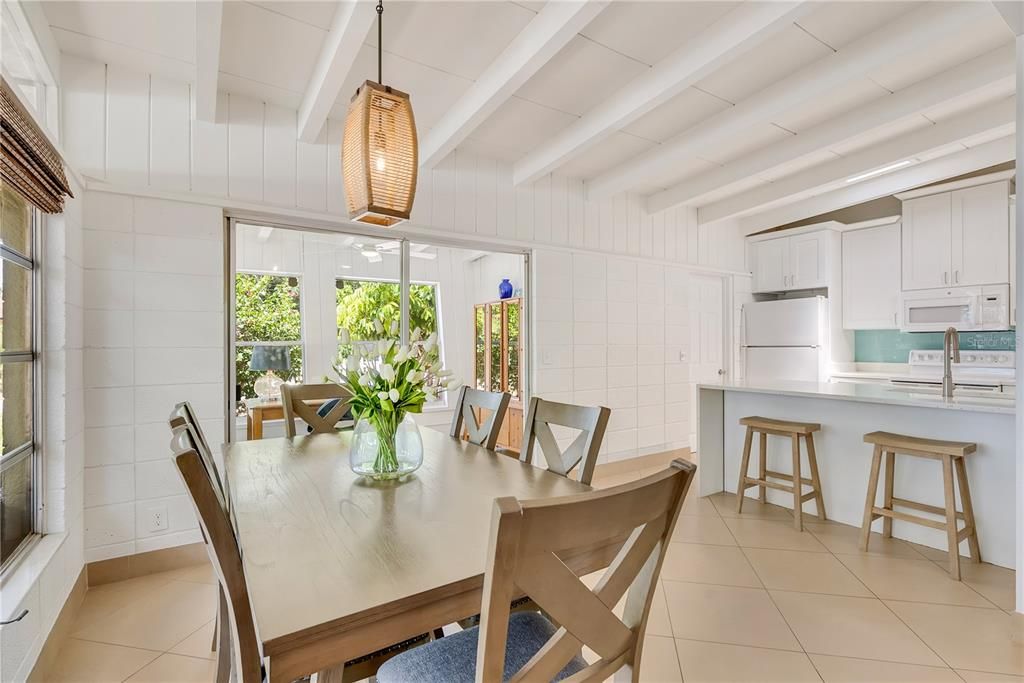 For Rent: $2,350 (2 beds, 1 baths, 1224 Square Feet)