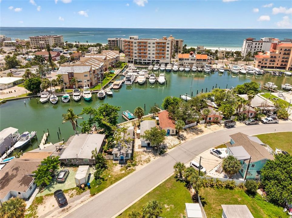 En Venta: $800,000 (0.14 acres)