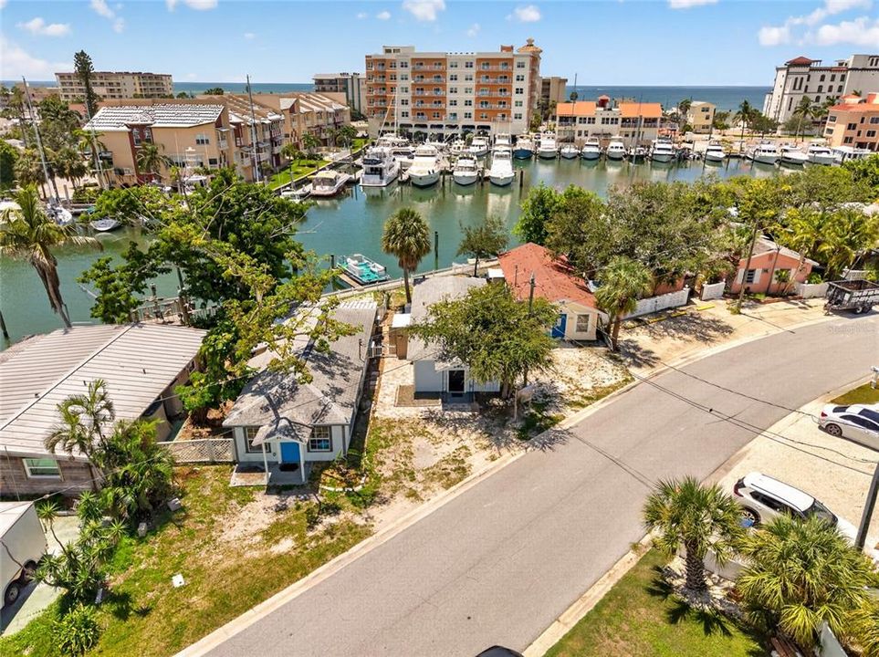 En Venta: $800,000 (0.14 acres)