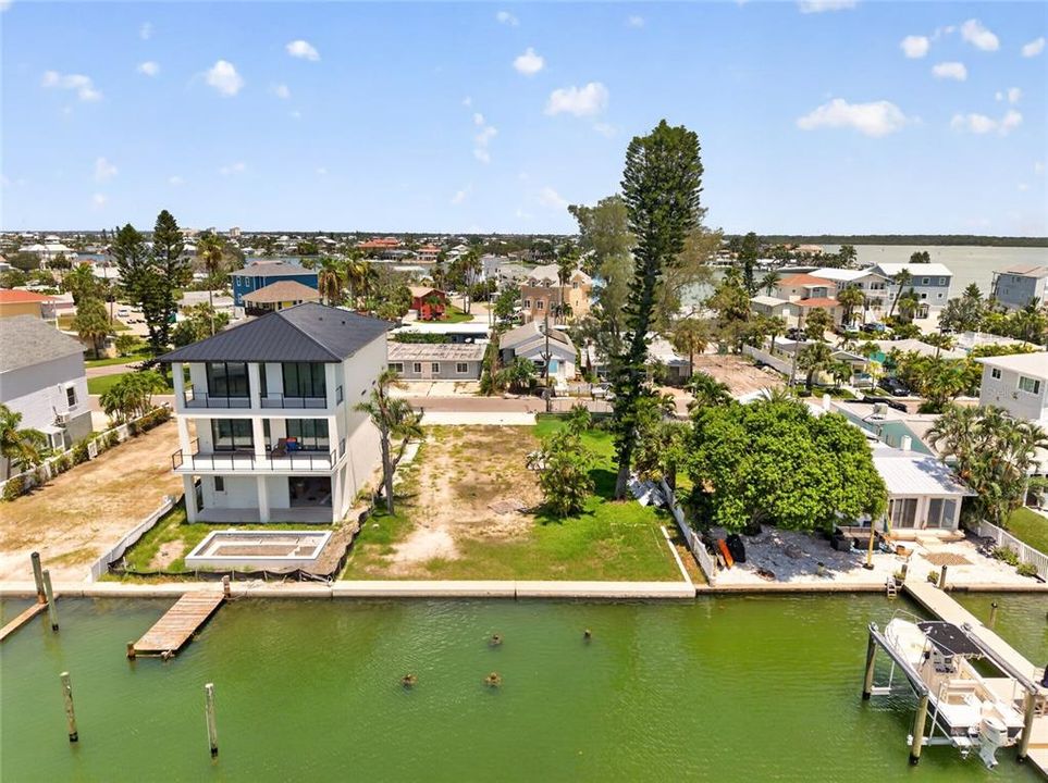 En Venta: $800,000 (0.14 acres)