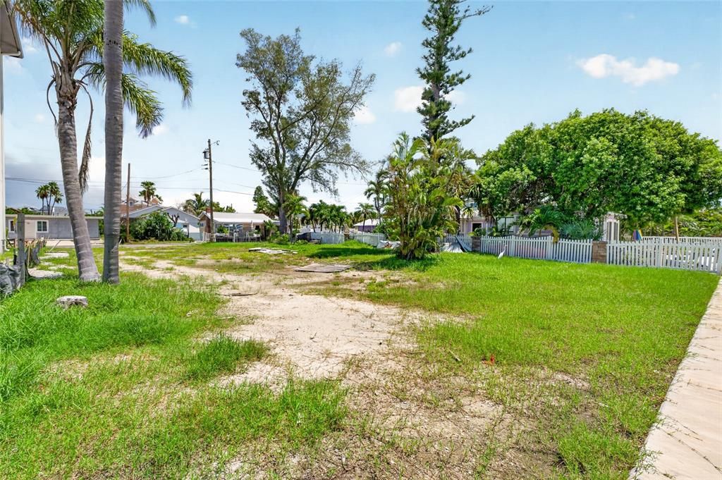 En Venta: $800,000 (0.14 acres)