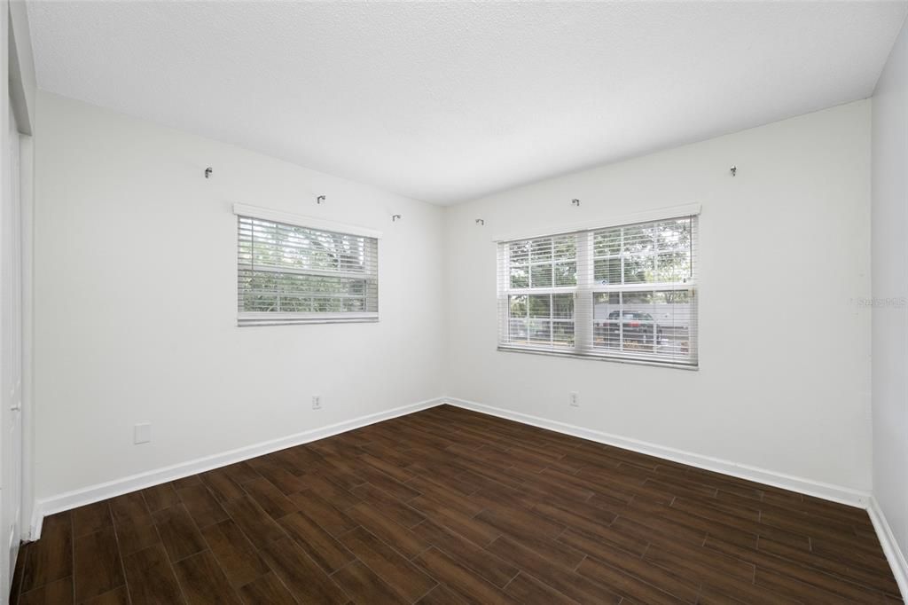 На продажу: $159,900 (2 спален, 1 ванн, 948 Квадратных фут)