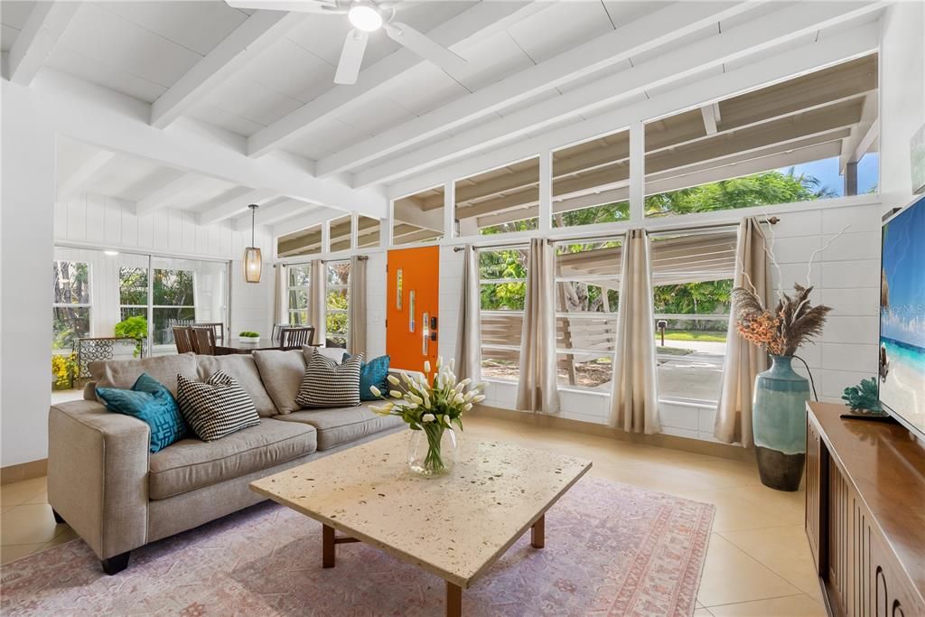 For Rent: $2,350 (2 beds, 1 baths, 1224 Square Feet)