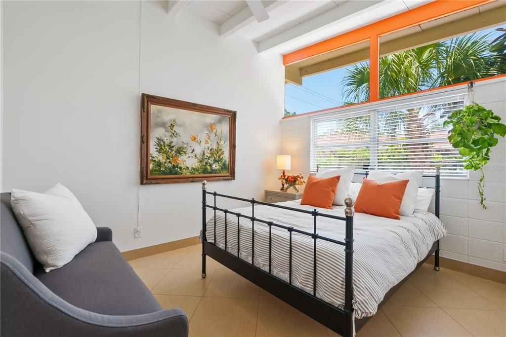 For Rent: $2,350 (2 beds, 1 baths, 1224 Square Feet)