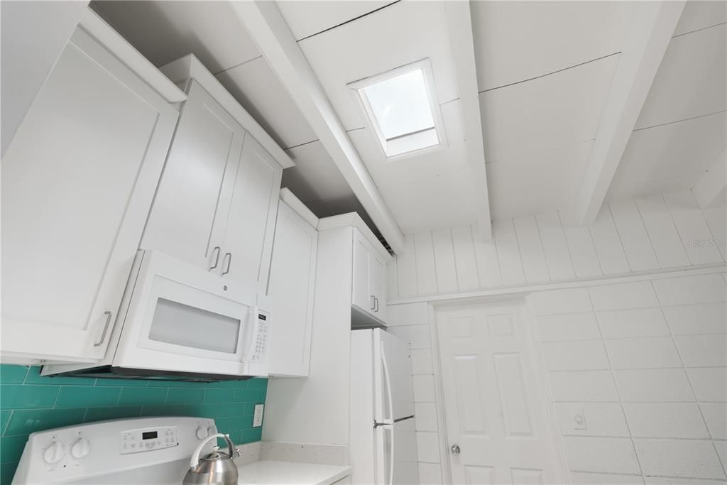 For Rent: $2,350 (2 beds, 1 baths, 1224 Square Feet)