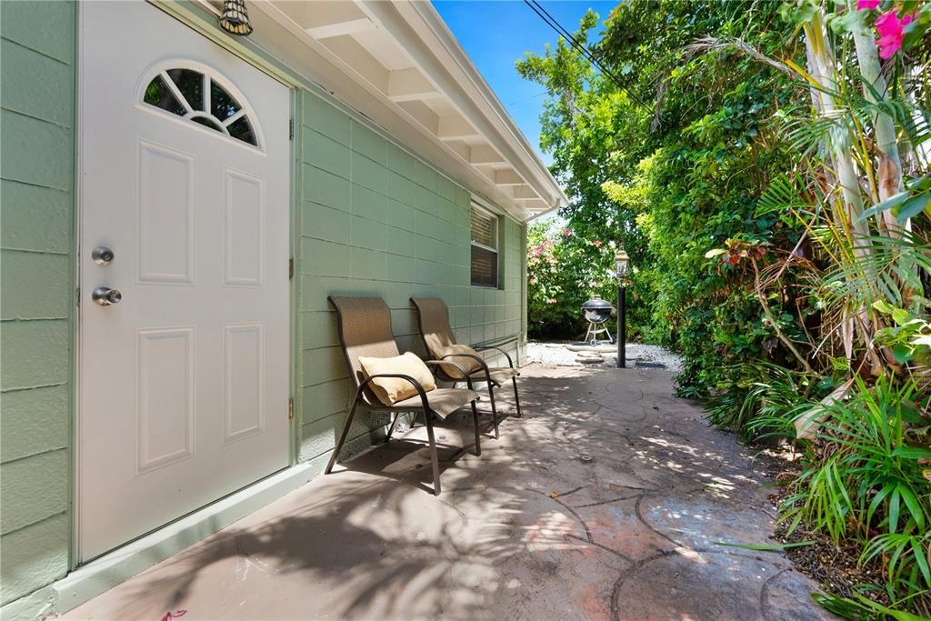 For Rent: $2,350 (2 beds, 1 baths, 1224 Square Feet)