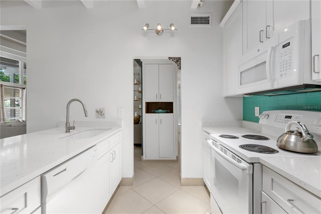 For Rent: $2,350 (2 beds, 1 baths, 1224 Square Feet)