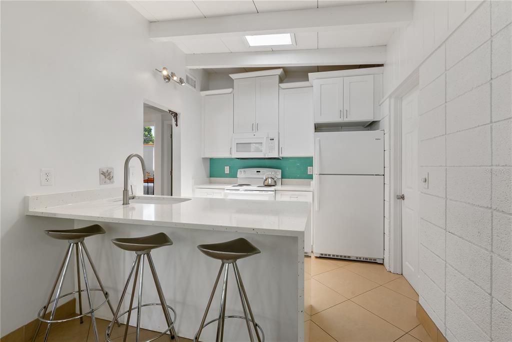 For Rent: $2,350 (2 beds, 1 baths, 1224 Square Feet)