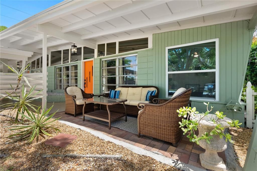 For Rent: $2,350 (2 beds, 1 baths, 1224 Square Feet)