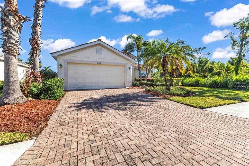 For Sale: $339,900 (3 beds, 2 baths, 1363 Square Feet)