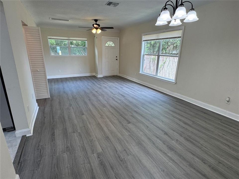 En Venta: $419,900 (3 camas, 2 baños, 1208 Pies cuadrados)
