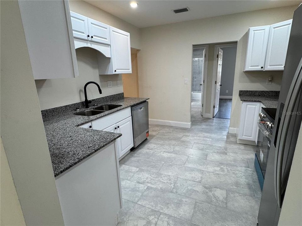 En Venta: $419,900 (3 camas, 2 baños, 1208 Pies cuadrados)