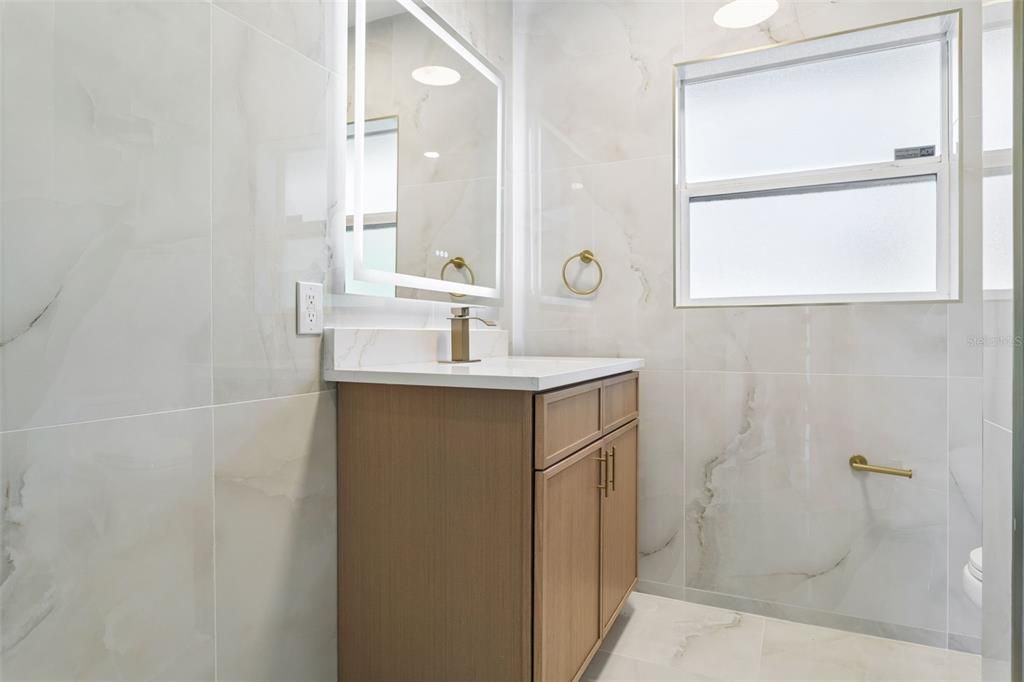 На продажу: $600,000 (2 спален, 2 ванн, 1044 Квадратных фут)
