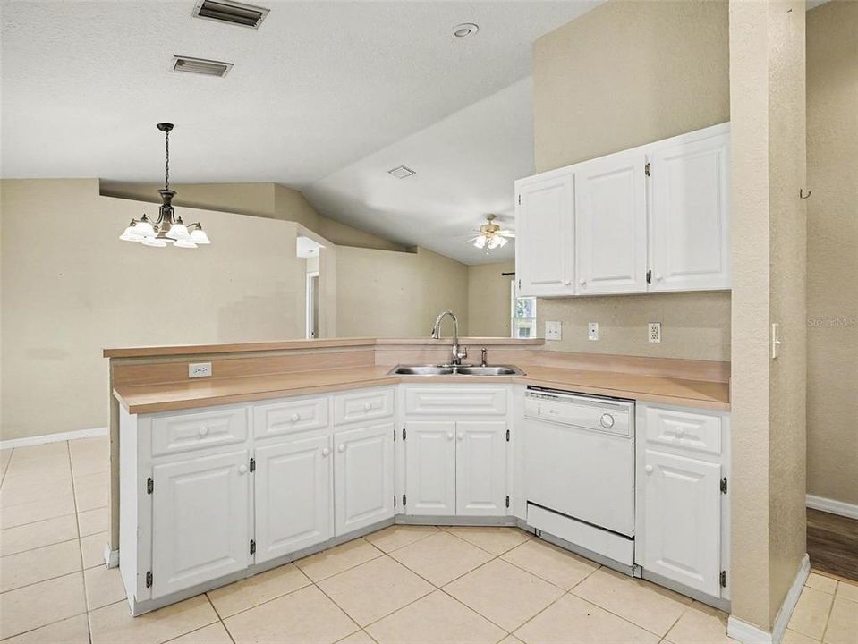 For Sale: $300,000 (3 beds, 2 baths, 1685 Square Feet)
