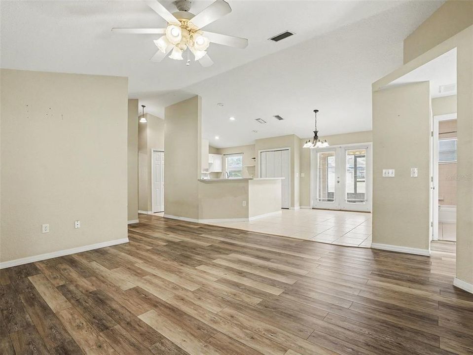 For Sale: $300,000 (3 beds, 2 baths, 1685 Square Feet)