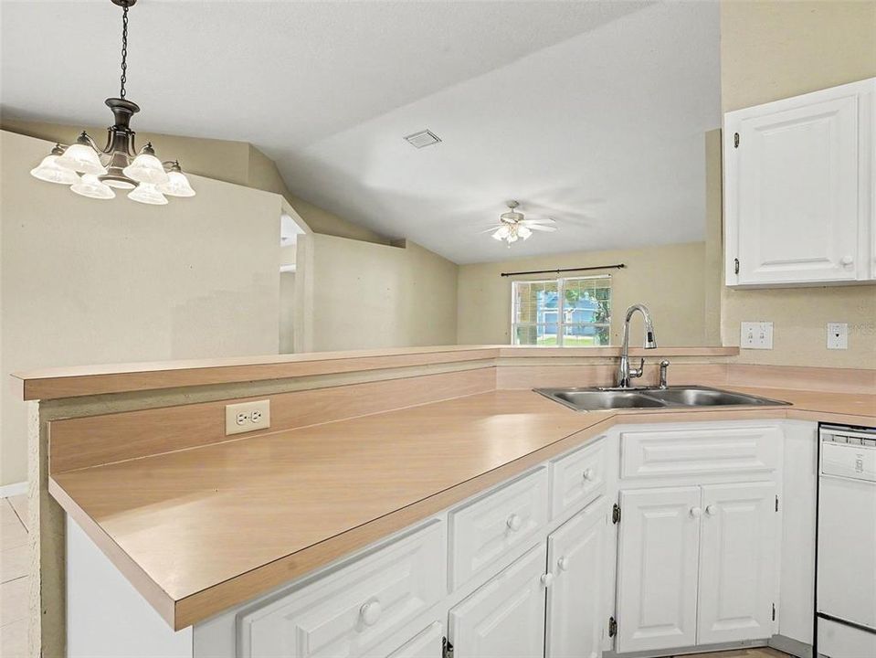 For Sale: $300,000 (3 beds, 2 baths, 1685 Square Feet)