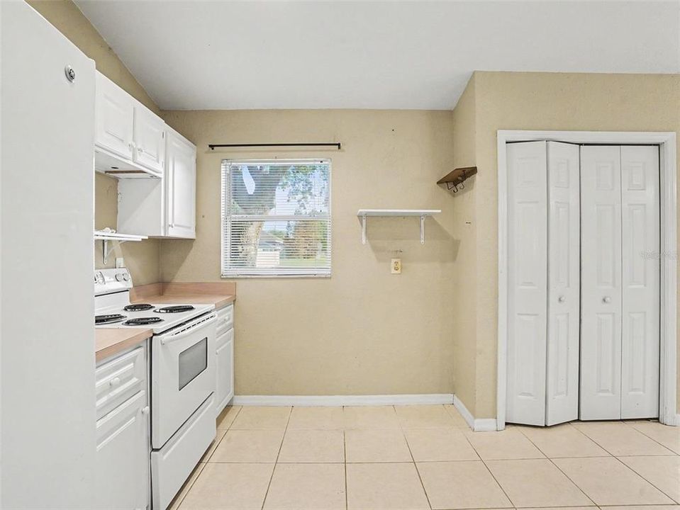 For Sale: $300,000 (3 beds, 2 baths, 1685 Square Feet)