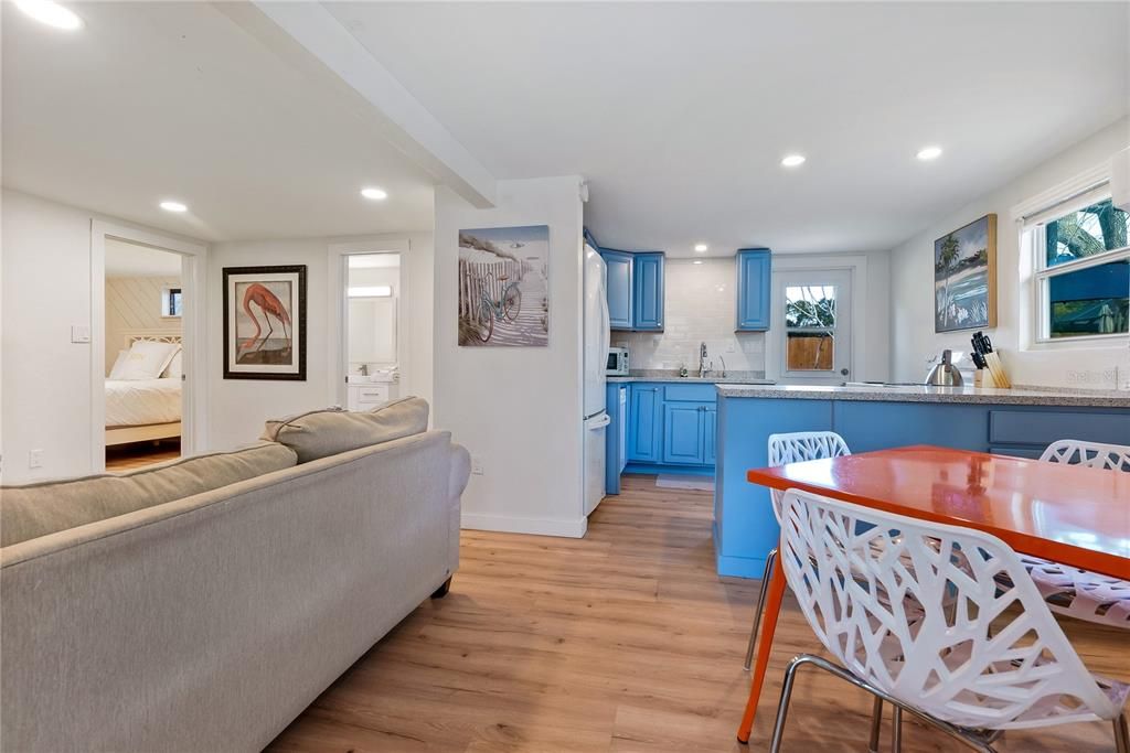 For Rent: $1,750 (1 beds, 1 baths, 400 Square Feet)