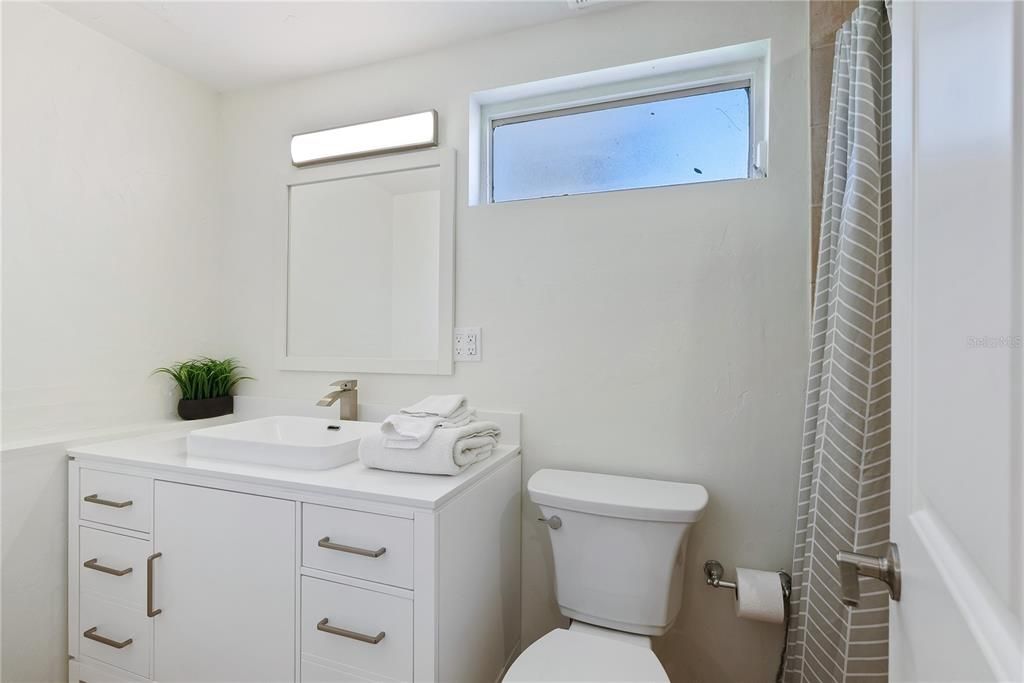 For Rent: $1,750 (1 beds, 1 baths, 400 Square Feet)