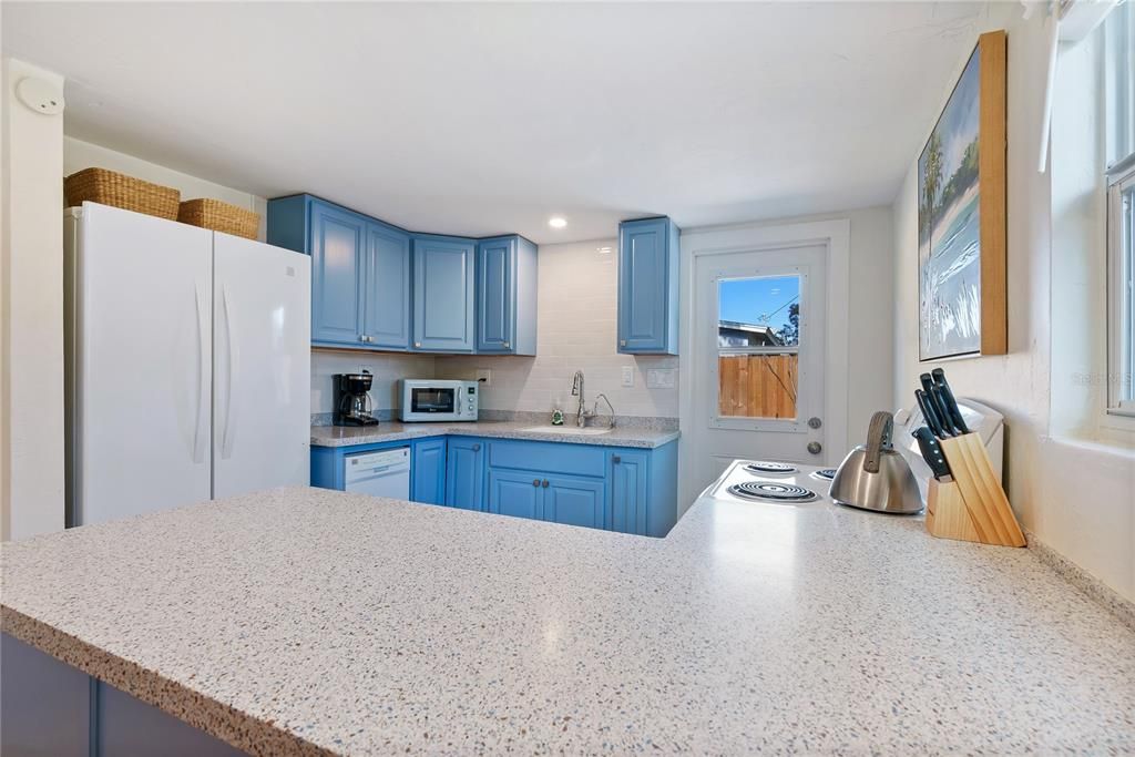 For Rent: $1,750 (1 beds, 1 baths, 400 Square Feet)