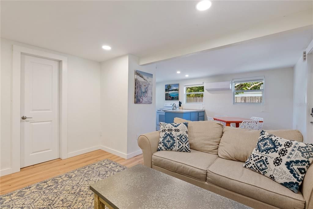 For Rent: $1,750 (1 beds, 1 baths, 400 Square Feet)