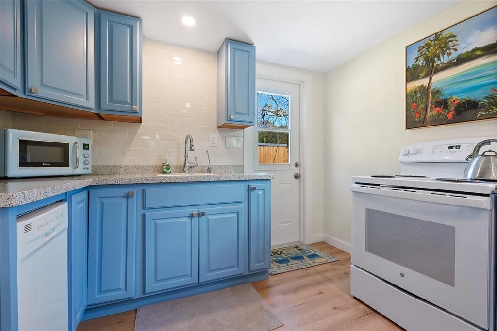 For Rent: $1,750 (1 beds, 1 baths, 400 Square Feet)