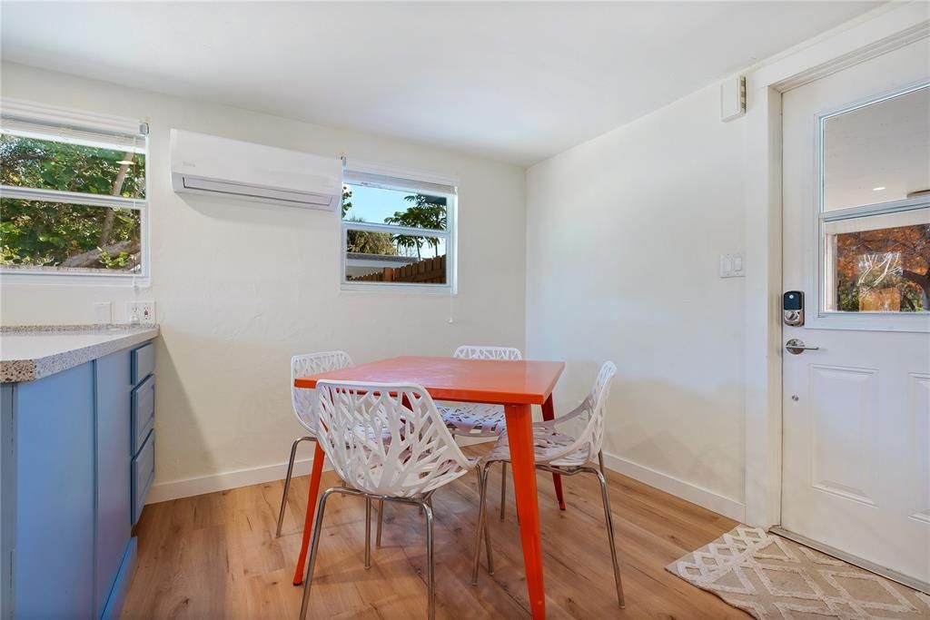For Rent: $1,750 (1 beds, 1 baths, 400 Square Feet)