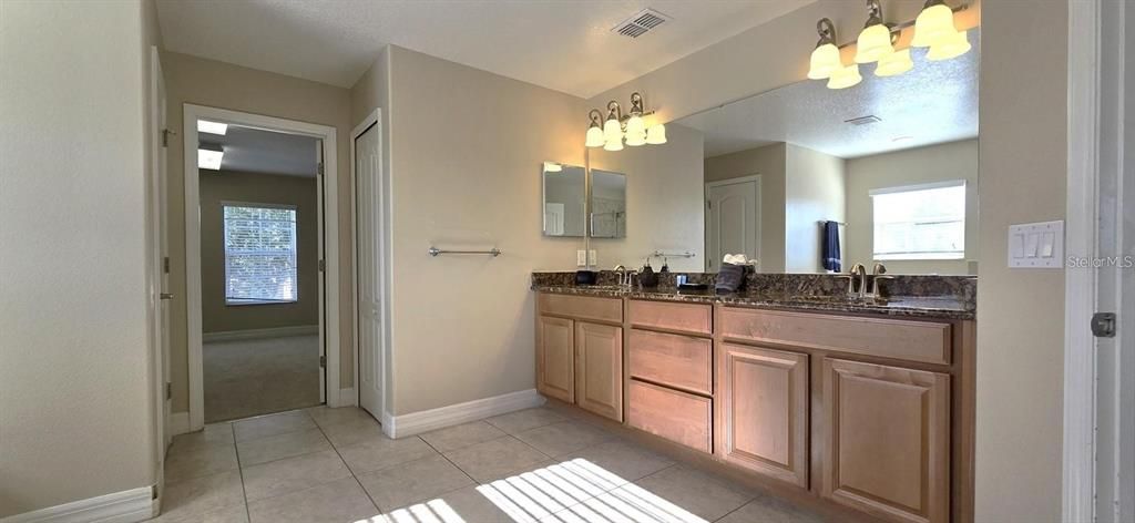 For Sale: $530,000 (5 beds, 4 baths, 3221 Square Feet)