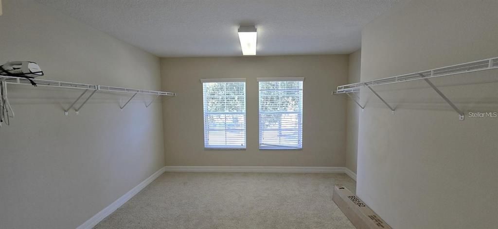 For Sale: $530,000 (5 beds, 4 baths, 3221 Square Feet)