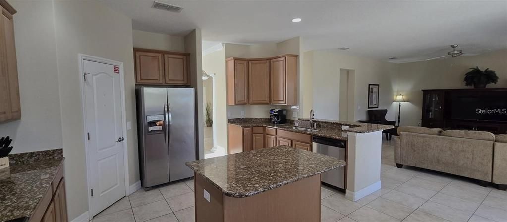 For Sale: $530,000 (5 beds, 4 baths, 3221 Square Feet)