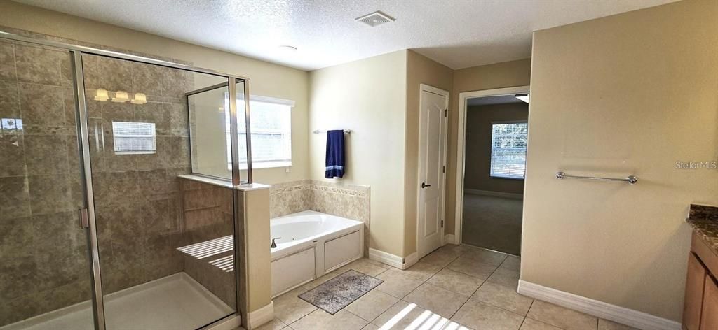For Sale: $530,000 (5 beds, 4 baths, 3221 Square Feet)