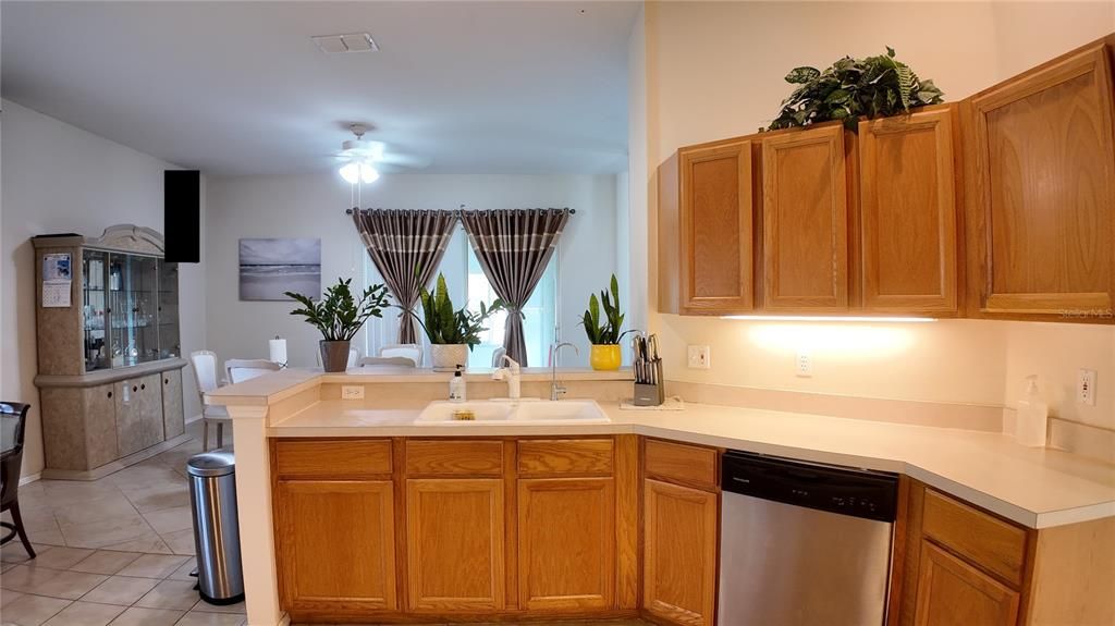 For Sale: $385,000 (3 beds, 2 baths, 1984 Square Feet)