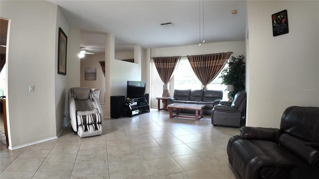 For Sale: $385,000 (3 beds, 2 baths, 1984 Square Feet)