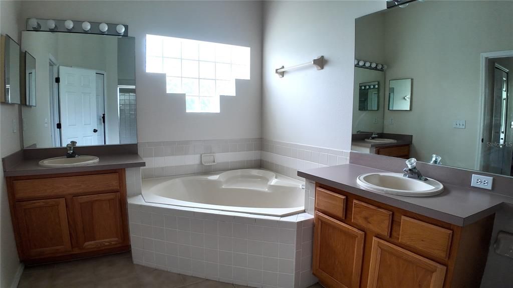 For Sale: $385,000 (3 beds, 2 baths, 1984 Square Feet)