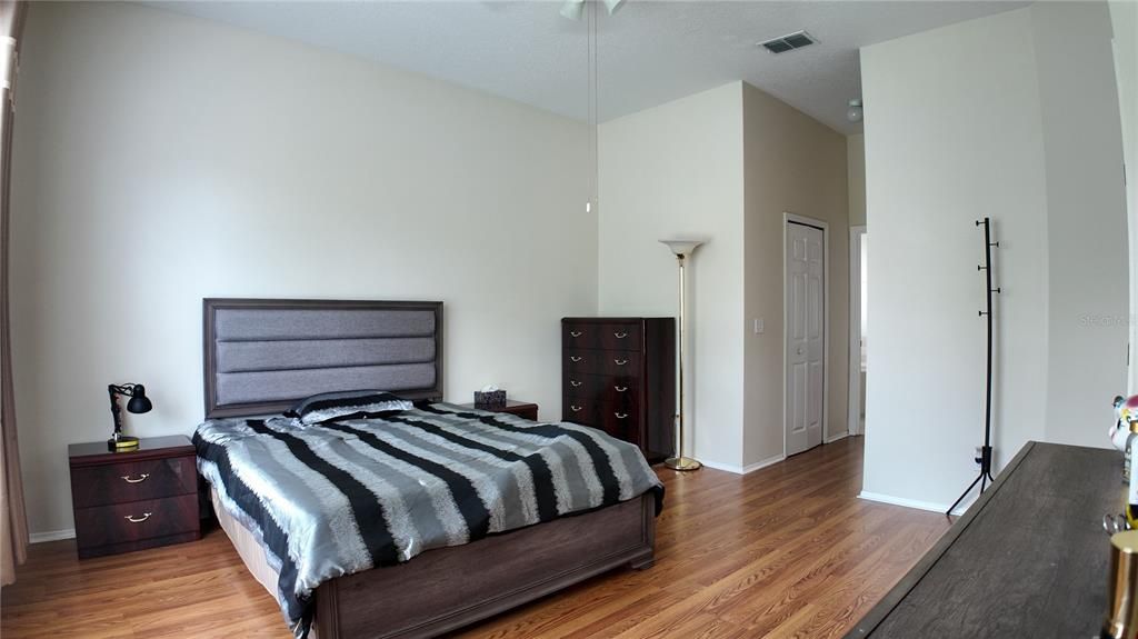 For Sale: $385,000 (3 beds, 2 baths, 1984 Square Feet)