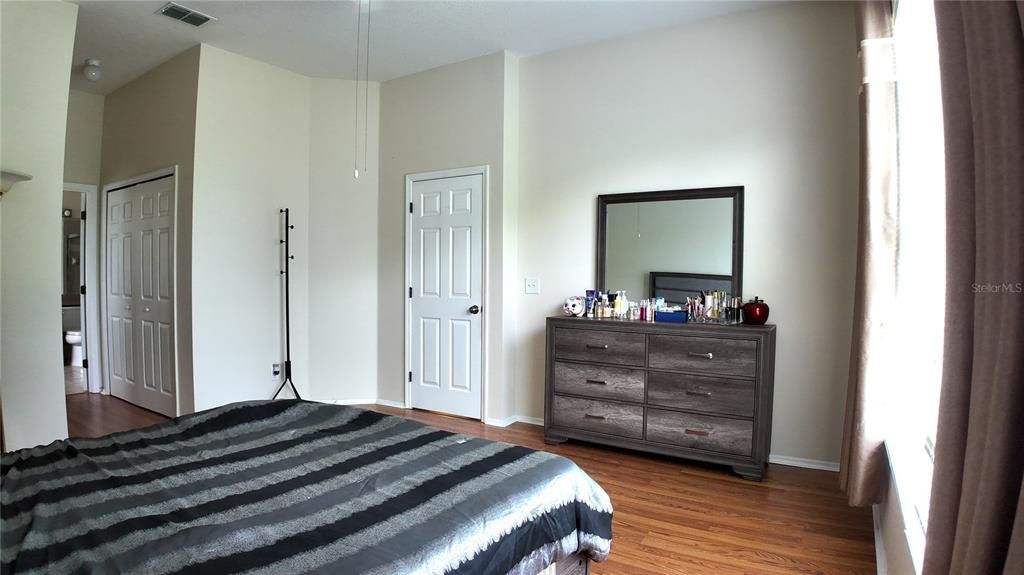 For Sale: $385,000 (3 beds, 2 baths, 1984 Square Feet)