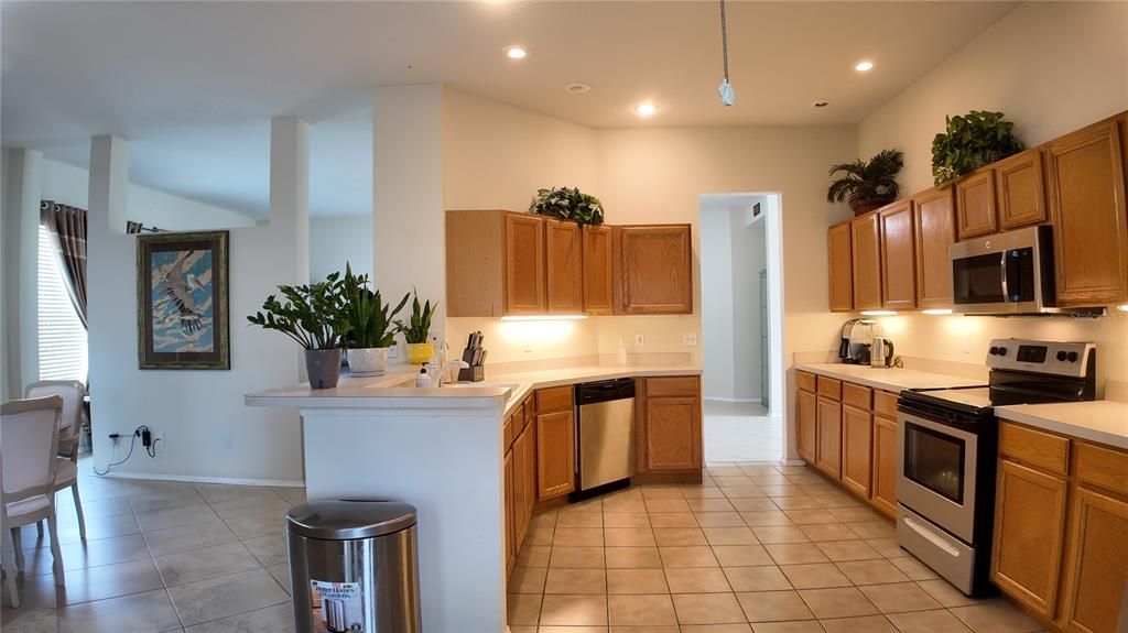 For Sale: $385,000 (3 beds, 2 baths, 1984 Square Feet)