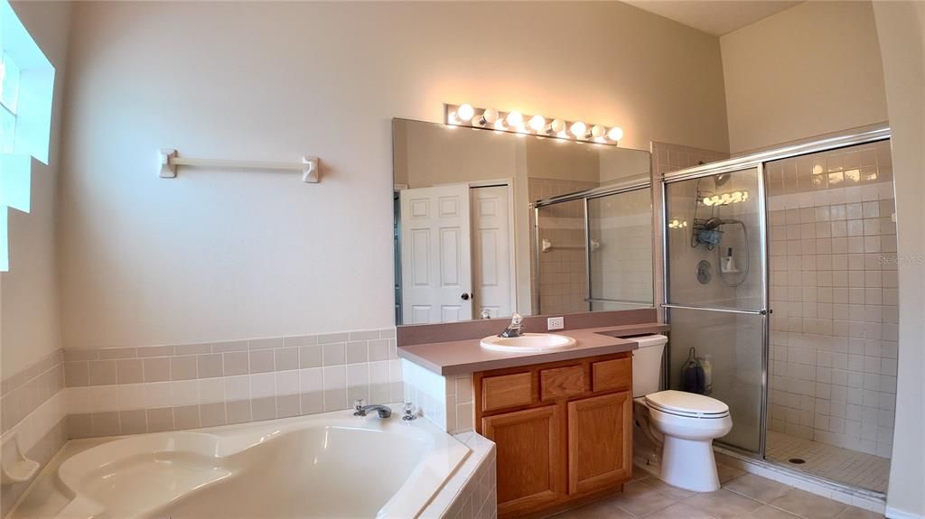 For Sale: $385,000 (3 beds, 2 baths, 1984 Square Feet)