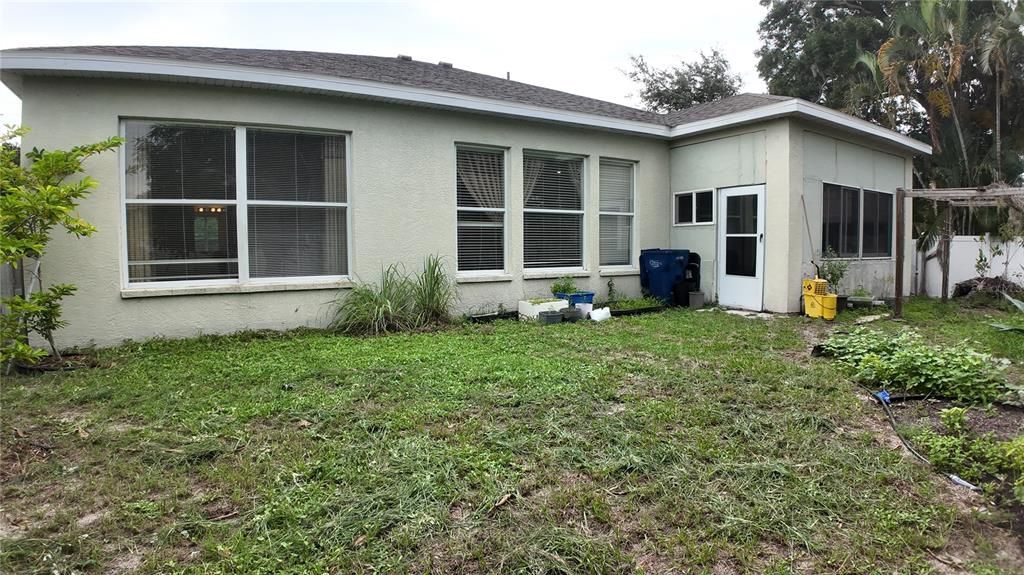 For Sale: $385,000 (3 beds, 2 baths, 1984 Square Feet)