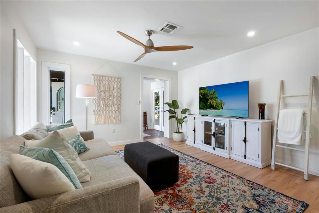 For Rent: $2,750 (3 beds, 2 baths, 1355 Square Feet)